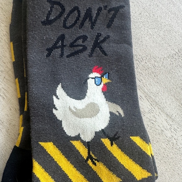 3 Pairs of Foot Traffic Men's Graphic Socks - Brown, Green, Black - Picture 2 of 9